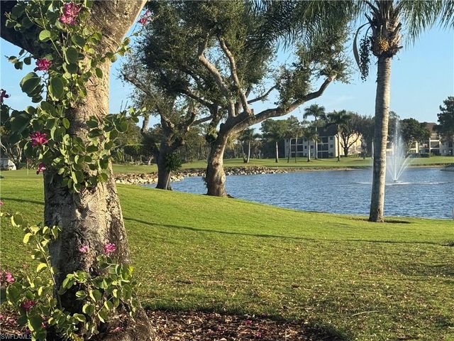 1203 Foxfire LN, Naples, FL 34104