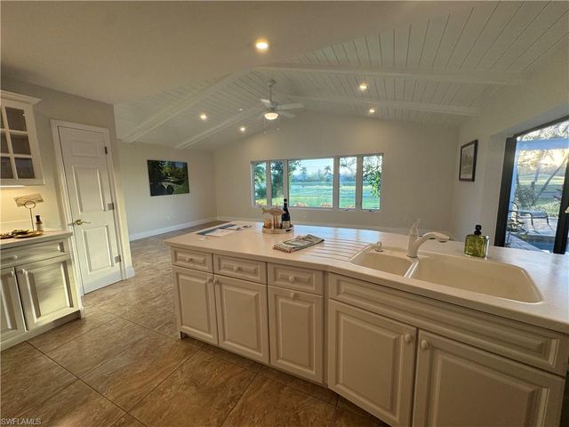 1203 Foxfire LN, Naples, FL 34104