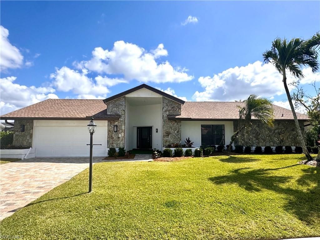 1203 Foxfire LN, Naples, FL 34104