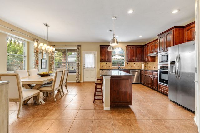5752 Skinner Way, Grand Prairie, TX 75052