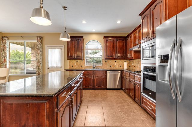 5752 Skinner Way, Grand Prairie, TX 75052