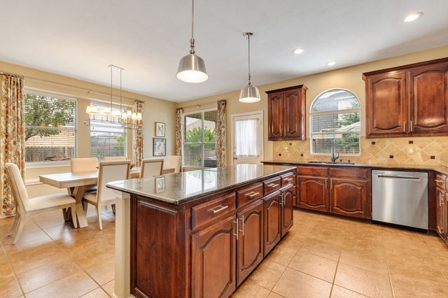 5752 Skinner Way, Grand Prairie, TX 75052