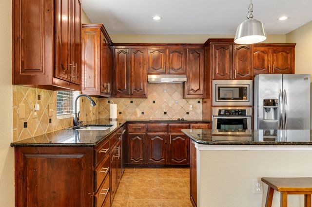 5752 Skinner Way, Grand Prairie, TX 75052