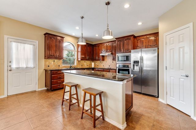 5752 Skinner Way, Grand Prairie, TX 75052