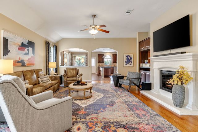 5752 Skinner Way, Grand Prairie, TX 75052