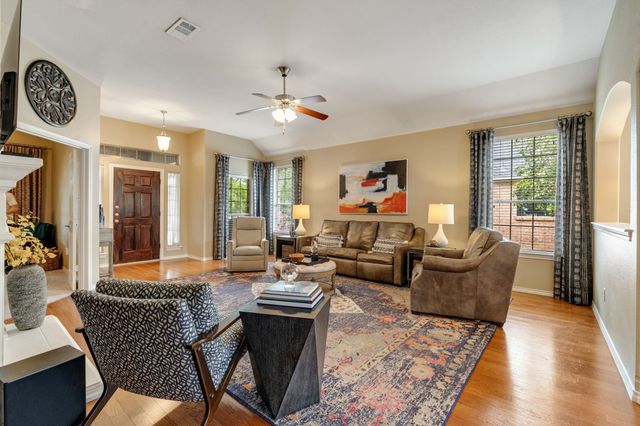 5752 Skinner Way, Grand Prairie, TX 75052
