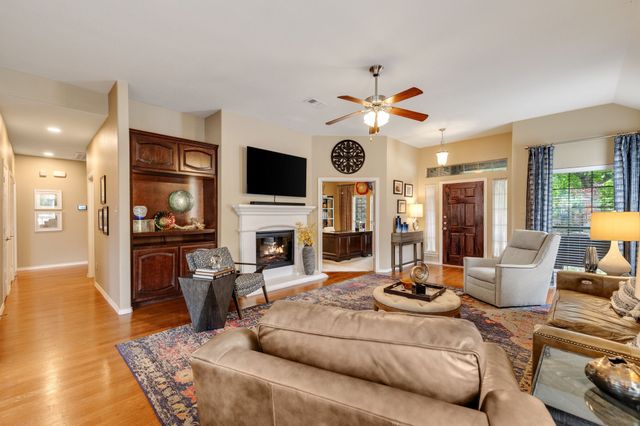 5752 Skinner Way, Grand Prairie, TX 75052