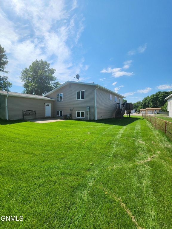 8 Brevet Place, Lincoln, ND 58504 photo 2