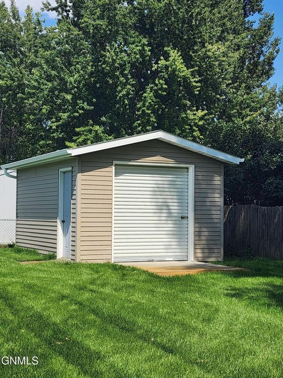 8 Brevet Place, Lincoln, ND 58504 photo 4