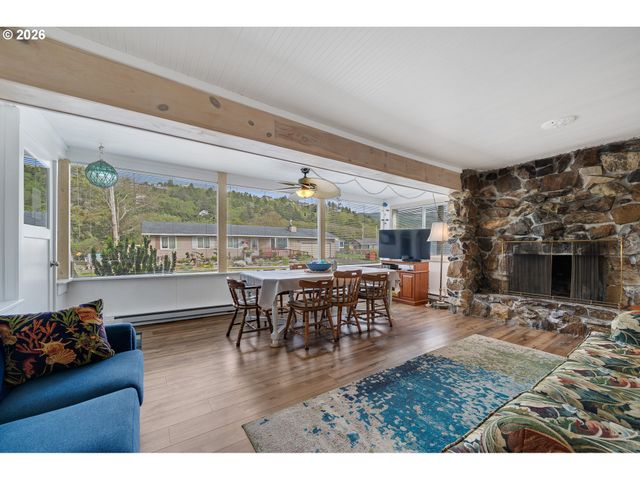 353 S ANCHOR St, Rockaway Beach, OR 97136