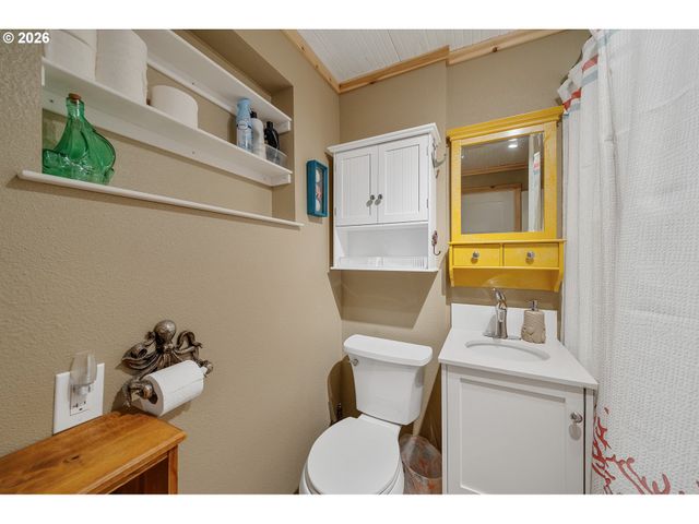 353 S ANCHOR St, Rockaway Beach, OR 97136