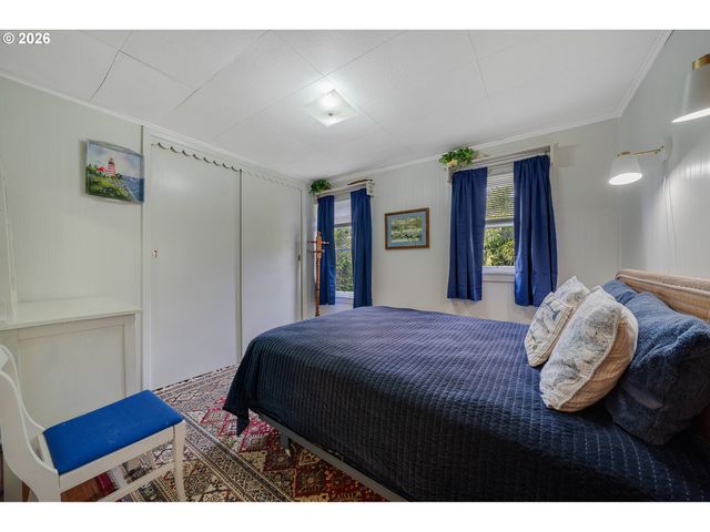 353 S ANCHOR St, Rockaway Beach, OR 97136