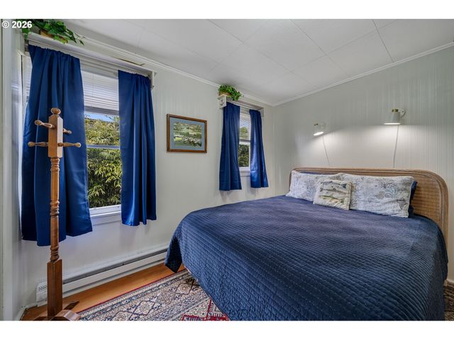 353 S ANCHOR St, Rockaway Beach, OR 97136