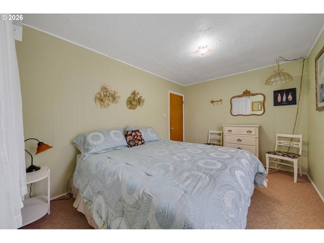 353 S ANCHOR St, Rockaway Beach, OR 97136