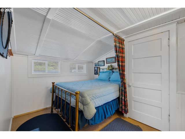 353 S ANCHOR St, Rockaway Beach, OR 97136