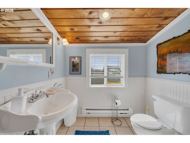 353 S ANCHOR St, Rockaway Beach, OR 97136
