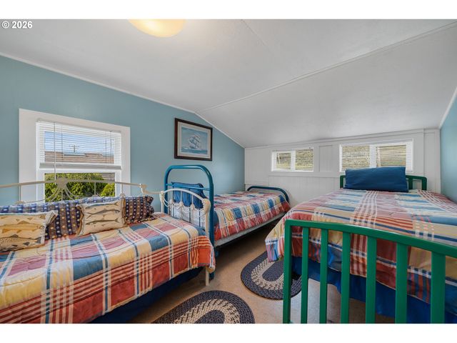 353 S ANCHOR St, Rockaway Beach, OR 97136