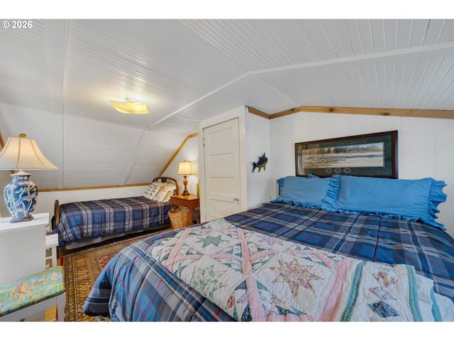 353 S ANCHOR St, Rockaway Beach, OR 97136