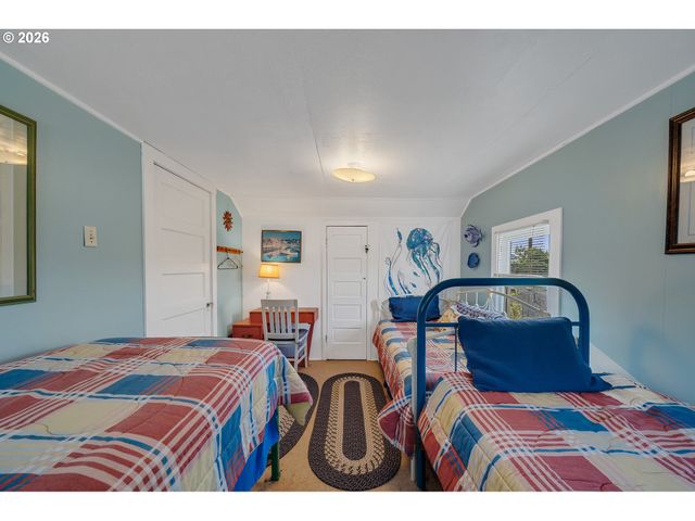 353 S ANCHOR St, Rockaway Beach, OR 97136