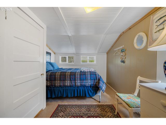 353 S ANCHOR St, Rockaway Beach, OR 97136