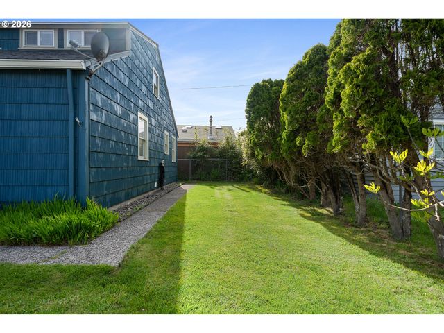 353 S ANCHOR St, Rockaway Beach, OR 97136