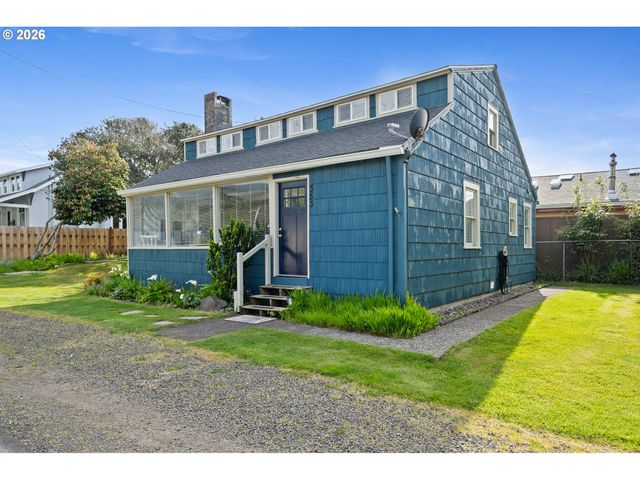 353 S ANCHOR St, Rockaway Beach, OR 97136