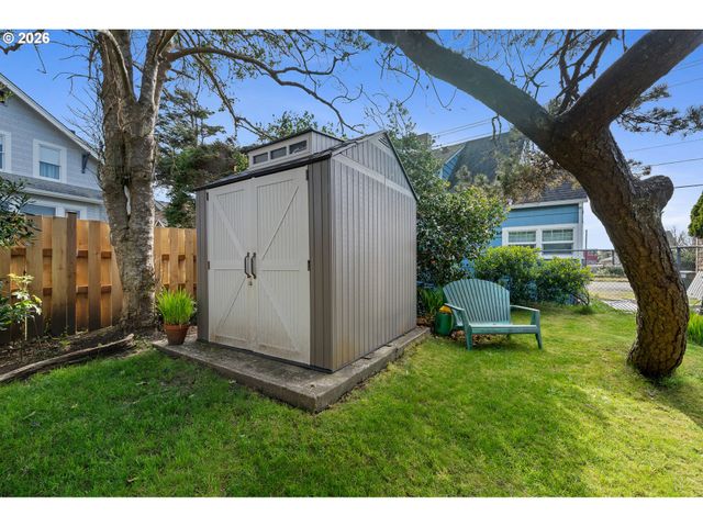 353 S ANCHOR St, Rockaway Beach, OR 97136
