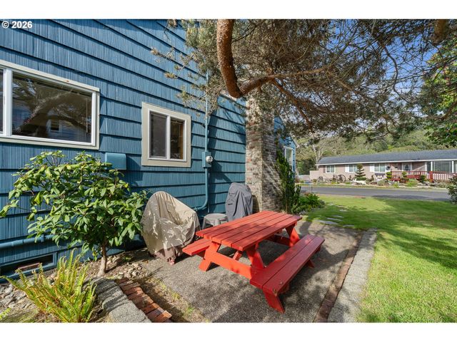 353 S ANCHOR St, Rockaway Beach, OR 97136