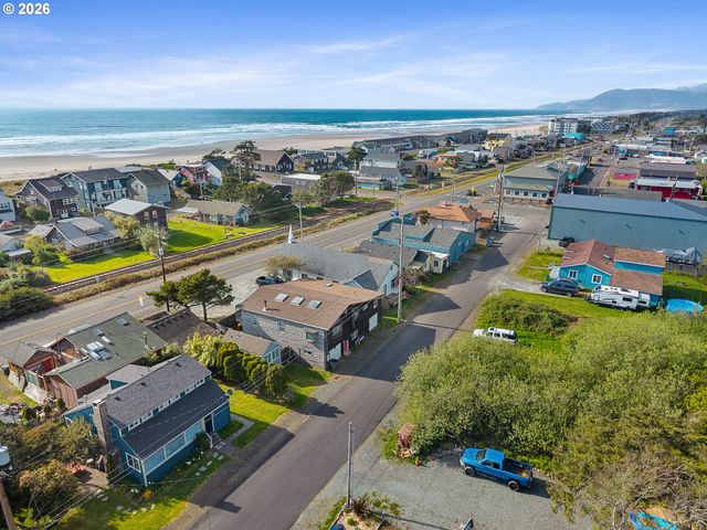 353 S ANCHOR St, Rockaway Beach, OR 97136