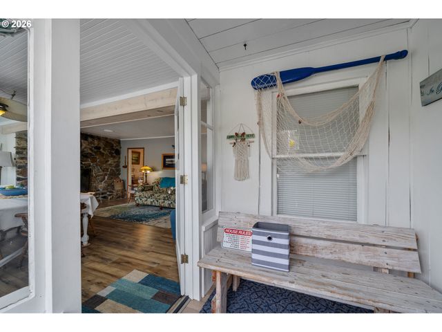 353 S ANCHOR St, Rockaway Beach, OR 97136