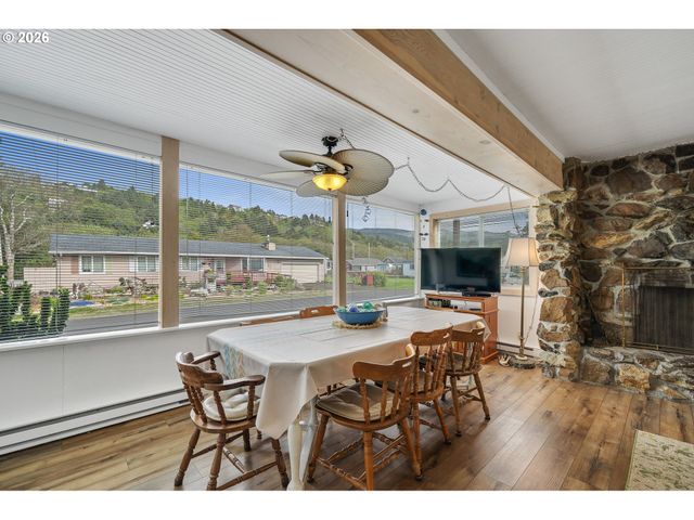 353 S ANCHOR St, Rockaway Beach, OR 97136