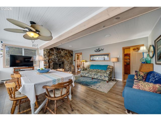 353 S ANCHOR St, Rockaway Beach, OR 97136