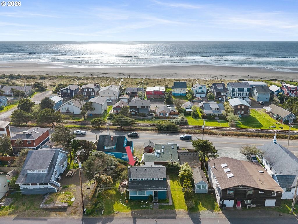 353 S ANCHOR St, Rockaway Beach, OR 97136