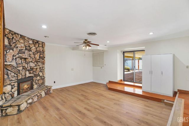 6918 Crestwood Street, Bakersfield, CA 93308