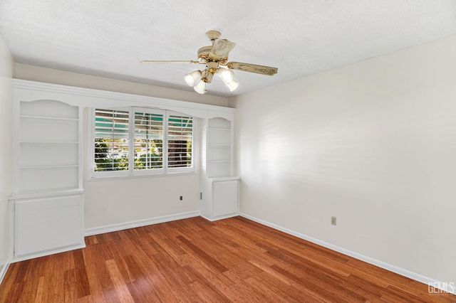 6918 Crestwood Street, Bakersfield, CA 93308