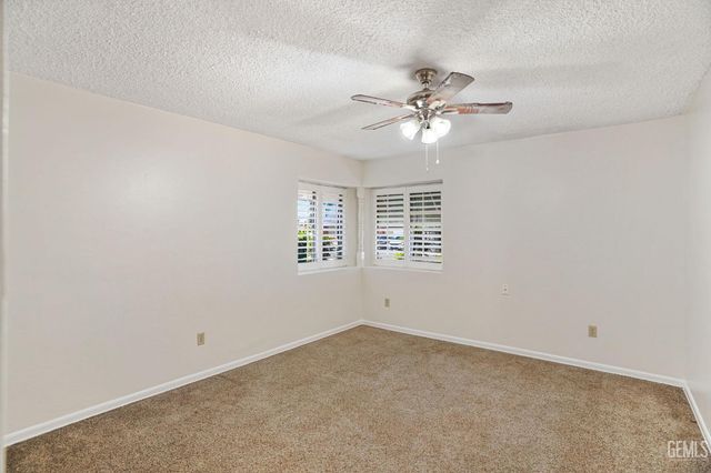 6918 Crestwood Street, Bakersfield, CA 93308