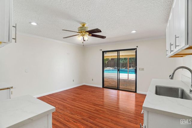 6918 Crestwood Street, Bakersfield, CA 93308