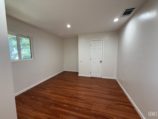 6918 Crestwood Street, Bakersfield, CA 93308