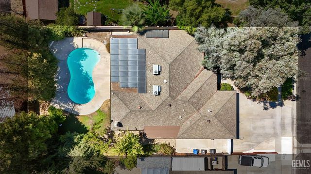 6918 Crestwood Street, Bakersfield, CA 93308