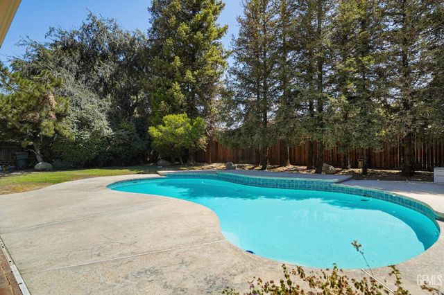 6918 Crestwood Street, Bakersfield, CA 93308