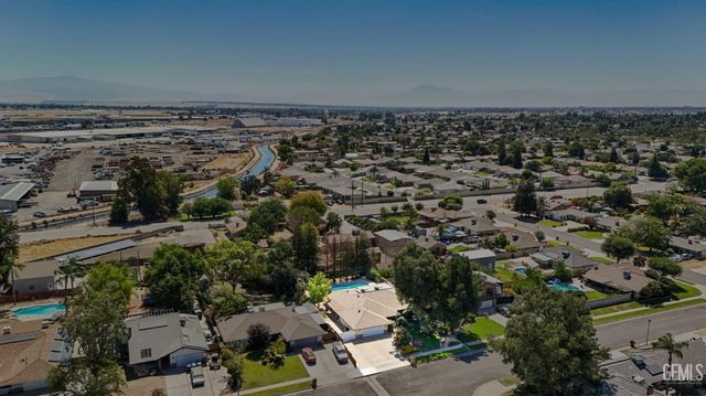 6918 Crestwood Street, Bakersfield, CA 93308