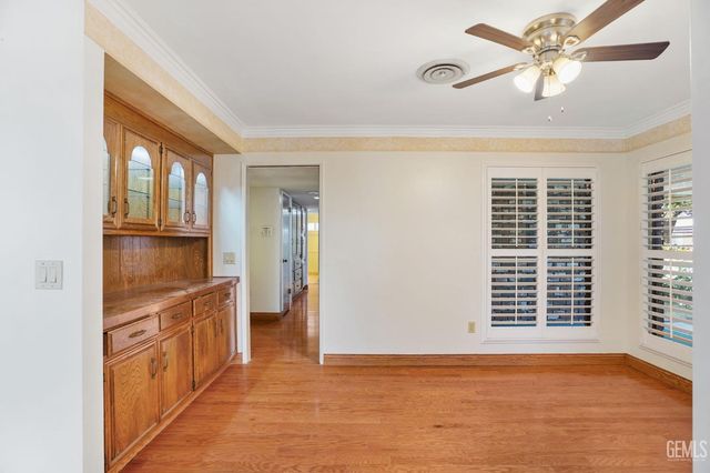 6918 Crestwood Street, Bakersfield, CA 93308