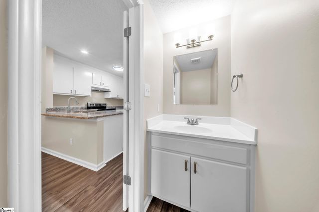 404 W Townes Court, Spartanburg, SC 29301