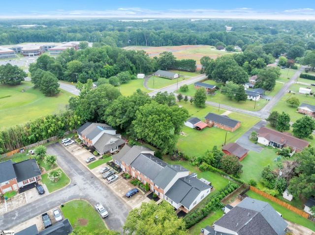404 W Townes Court, Spartanburg, SC 29301