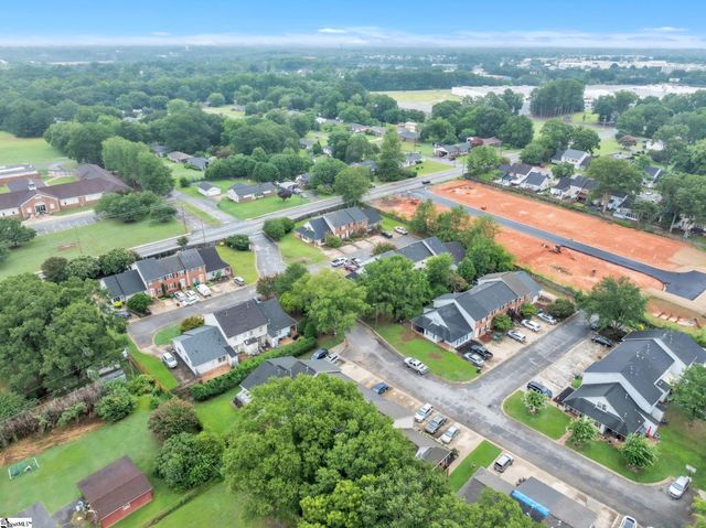 404 W Townes Court, Spartanburg, SC 29301