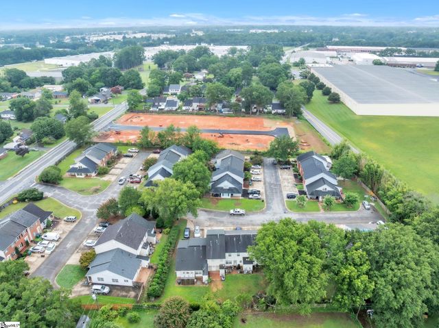 404 W Townes Court, Spartanburg, SC 29301
