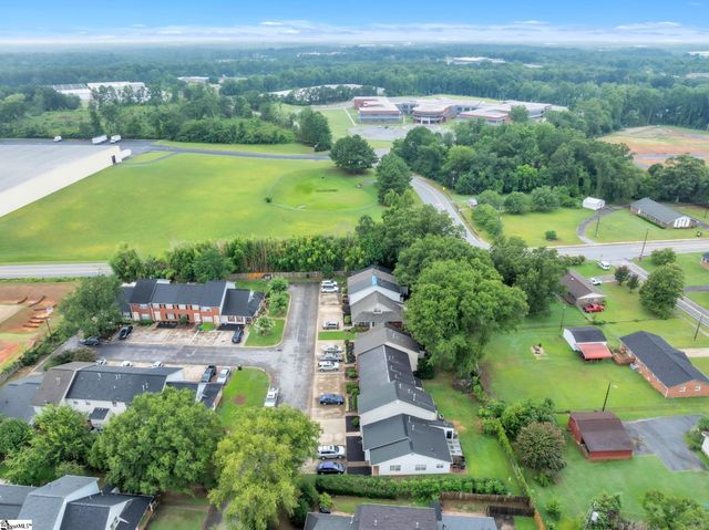 404 W Townes Court, Spartanburg, SC 29301