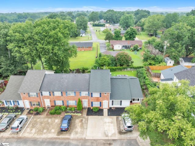 404 W Townes Court, Spartanburg, SC 29301