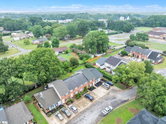 404 W Townes Court, Spartanburg, SC 29301