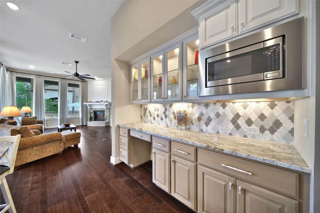 305 Mallory Court, Montgomery, TX 77316